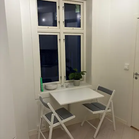 Sentral Og Sjarmerende شقة *